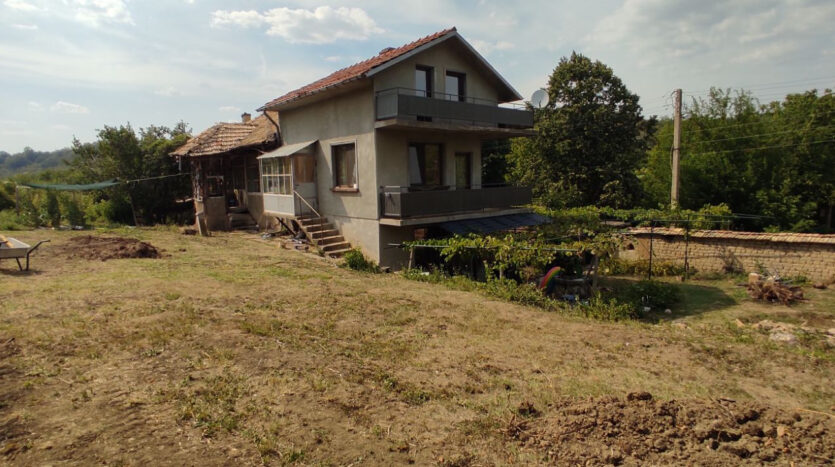 668132a742bcbbd4b9436ca31f905b51 010824065230