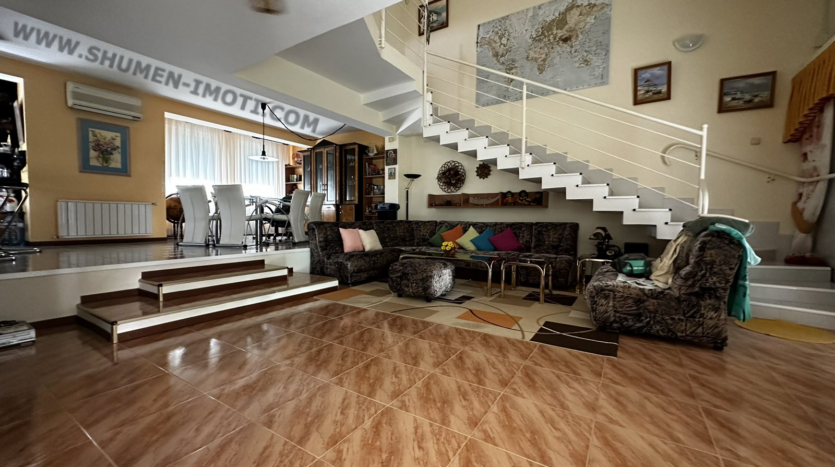 a2eec1871f1e6ce581c4fbf5a7768642 220824084043