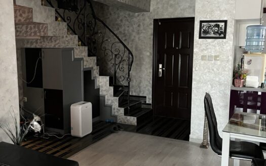 🏠 Изискан Тухлен Мезонет в Центъра на Града