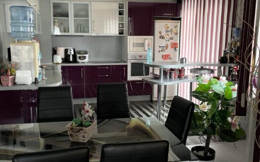 🏠 Изискан Тухлен Мезонет в Центъра на Града