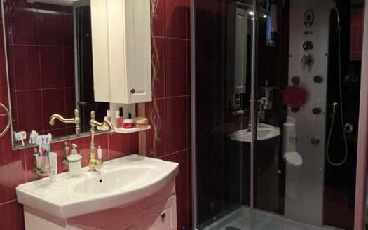 🏠 Изискан Тухлен Мезонет в Центъра на Града