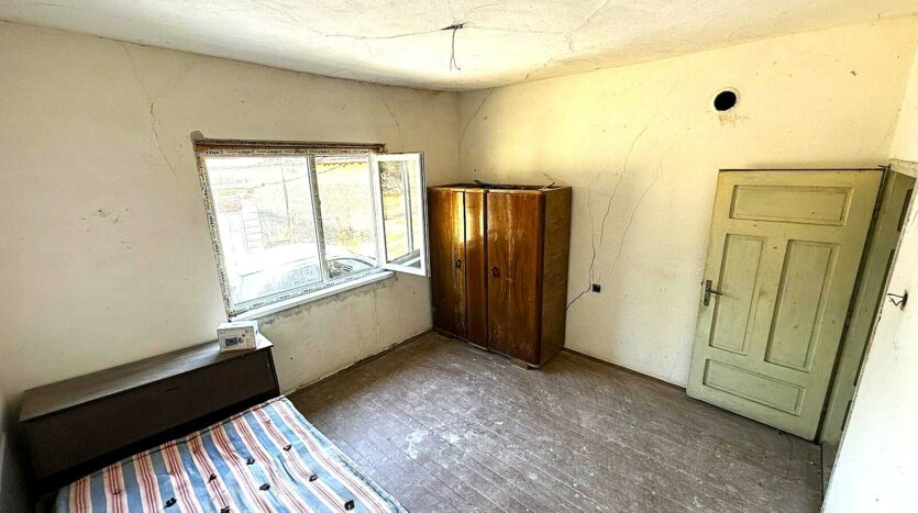 155acdf17f26a6b68c8018c4d2656bf0 050825021449