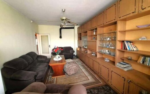 Апартамент многостаен до кафе Лаваца