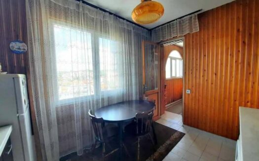 Апартамент многостаен до кафе Лаваца