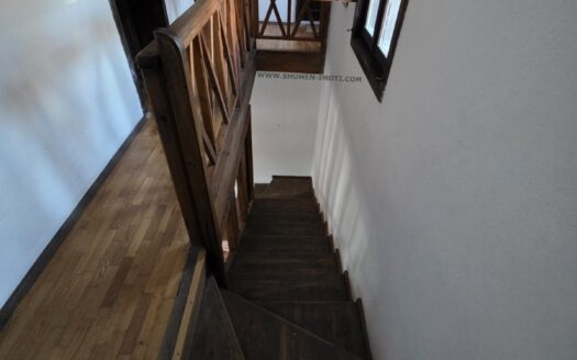 Имот с потенциал подходящ за Къща за гости.