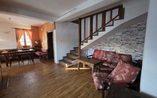 Имот с потенциал подходящ за Къща за гости.