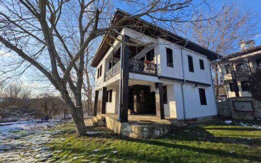 Имот с потенциал подходящ за Къща за гости.