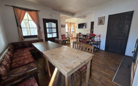 Имот с потенциал подходящ за Къща за гости.