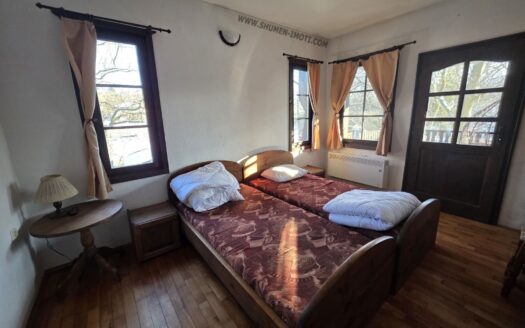 Имот с потенциал подходящ за Къща за гости.