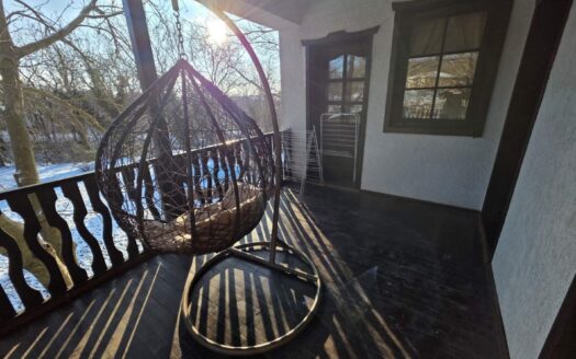 Имот с потенциал подходящ за Къща за гости.