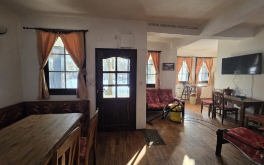 Имот с потенциал подходящ за Къща за гости.