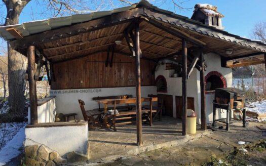 Имот с потенциал подходящ за Къща за гости.