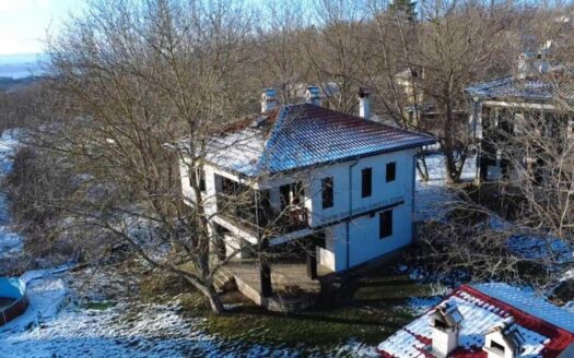 Имот с потенциал подходящ за Къща за гости.