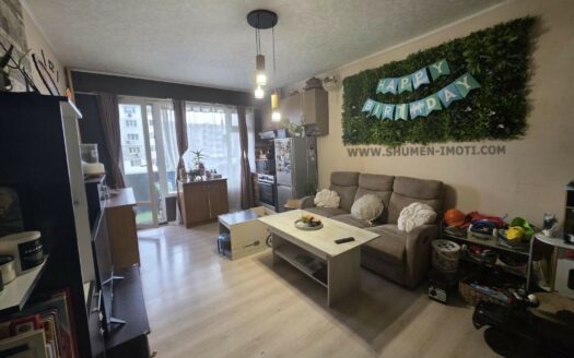 Тристаен апартамент кв. Пазара