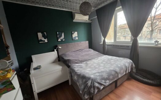 Тристаен апартамент кв. Пазара