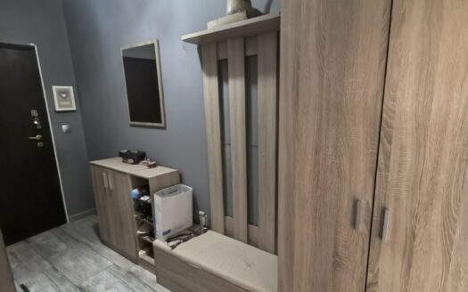 Тристаен апартамент кв. Пазара